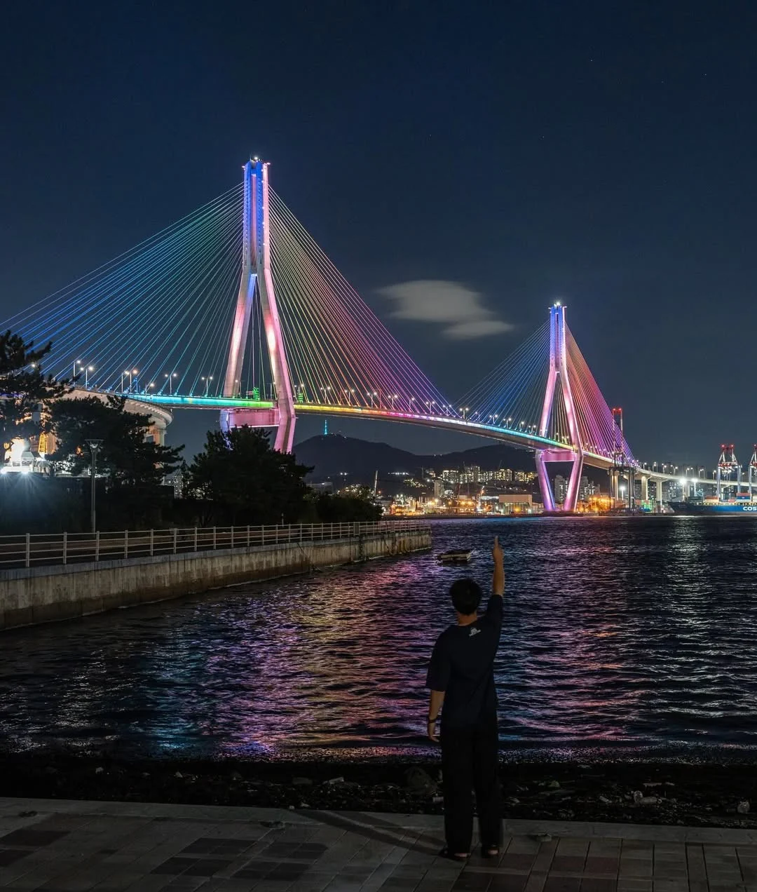 청학수변공원. 수변에 서서 천천히 바라보는 항구의 저녁